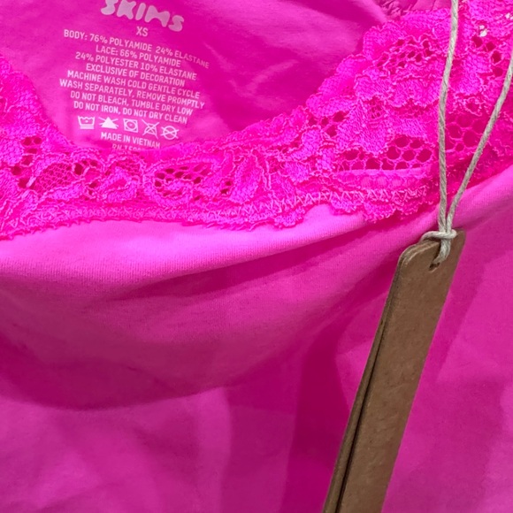 SKIMS Hot Pink Lace Cami - Picture 2 of 2